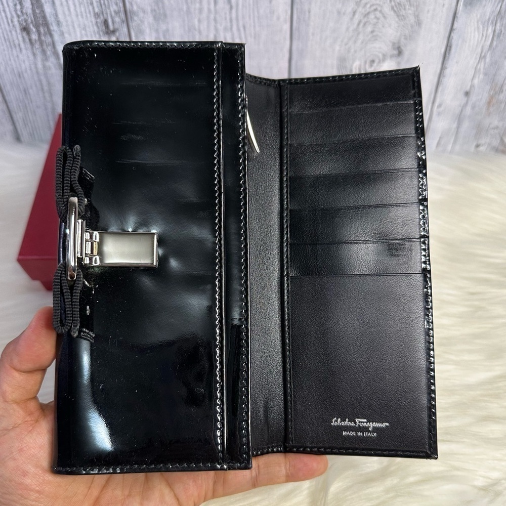 SALVATORE FERRAGAMO continental zip wallet in black - Picture 8 of 16